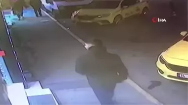 Kadın turiste kapkaç şoku... Turistin kovaladığı kapkaççıları Beyoğlu polisi yakaladı