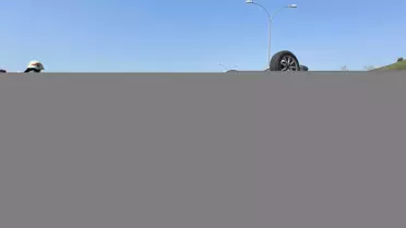 Pendik'te refüje çarpıp devrilen otomobildeki sürücü yaralandı