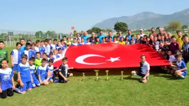 Yunusemre'de 23 Nisan Futbol Turnuvası düzenlendi