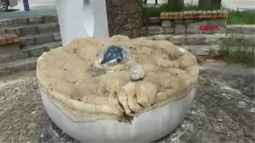 AHMET TANER KIŞLALI ANISINA YAPILAN 'FİKİR SAĞLIĞI HEYKELİ'NE SALDIRI