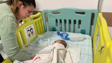 SMA'LI ELİF BEBEĞİ TAŞIYAN AMBULANS DEVRİLDİ 4 YARALI