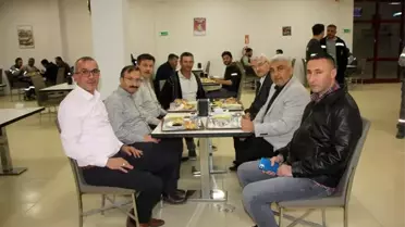 Emet ve Hisarcık'ın belediye başkanları işçilerle birlikte sahur yaptı