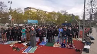 STOCKHOLM - İsveç'te Ramazan Bayramı namazı kılındı