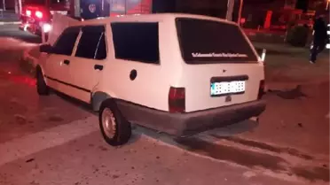 Kavşakta iki otomobil çarpıştı: 8 hafif yaralı