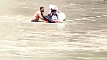 Su seviyesi yükselince kanyonda mahsur kalan 8 kişi kurtarıldı (2)
