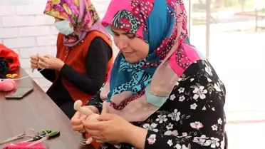 Toroslar'ın kursunda oyuncak yapıp gelir sağlıyorlar