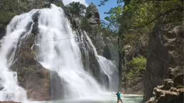Uçansu Şelalesi'nde bahar canlılığı