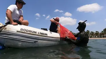 Bodrum Belediyesi'nin Deniz Dibi Temizliği Bitez'de Devam Etti