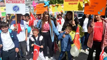 Engelliler farkındalık için yürüdü