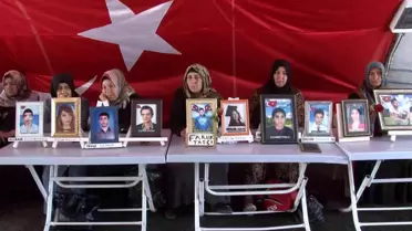 Evlatlarının yolunu gözleyen ailelerin nöbeti 982'nci gününde