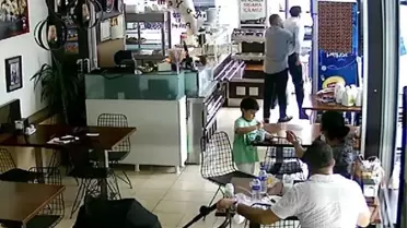 Siyaset bilimci Mehmet Gazioğlu'nu restoran işletmecisinin 'Heimlich manevrası' kurtardı