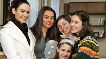 Hande Soral ve Fulya Zenginer, 12 yıl aradan sonra bir araya gelip, 'Sette doğuracaklar listesi' mesajına yer verdiler