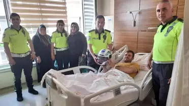 Son dakika haberi! Polisler, tedavi gören kazazedeye kask hediye etti