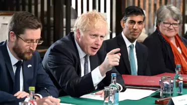 Başbakan Boris Johnson devlet memuru sayısını beşte bir azaltmak için hazırlıkların yapılmasını istedi
