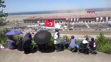 RİZE'DE İLK UÇAĞIN İNİŞİNİ ÇAY BAHÇELERİNDEN İZLEDİLER