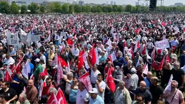EYT mağdurları Maltepe'deki miting alanını doldurdu: En güzel tepkimizi sandıkta göstereceğiz