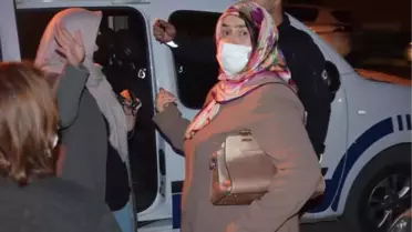 MERDİVEN BOŞLUĞUNDAKİ EŞYALARI ATEŞE VERDİ; APARTMANDAKİLER SOKAĞA DÖKÜLDÜ