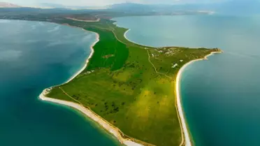 Van'ın el değmemiş adası Maldivler'i aratmıyor