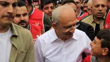 Kılıçdaroğlu, Gençlerle Anıtkabir'e Yürüdü: '84 Milyon Tek Yürek Olarak Türkiye'nin Bağımsızlık ve Özgürlük Mücadelesini Yeniden Yaşatacağız'