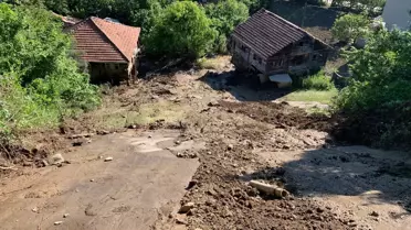 Sinop'ta Meydana Gelen Heyelanda 2 Ev 1 Samanlık Zarar Gördü