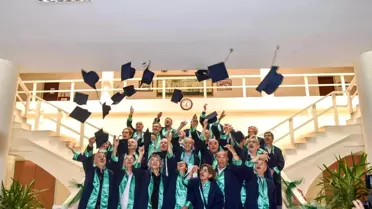 50 yıl sonra cübbe giyip kep fırlattılar