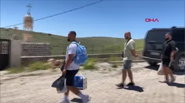 EZİDİLER 40 YIL SONRA AVRUPA'DAN KÖYLERİNE DÖNDÜ, YOLLARI TAŞLARLA KAPATILDI