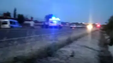Hafif ticari araç ile çarpışan motosikletteki 2 genç hayatını kaybetti