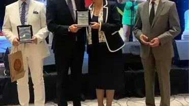 TÜGİAD Eskişehir Şube Başkanı Serkan Can Zengin'e ödül