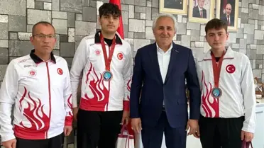 Başarılı sporculardan Keçiören Belediyesi'ne ziyaret