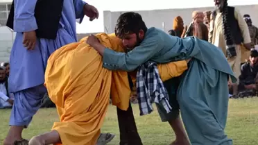 Afganistan'da Geleneksel Güreş Turnuvası