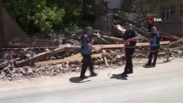 Zamana direnemeyen atıl vaziyetteki tarihi 'Gavur hamamı' yola yıkıldı