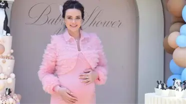 Anne olan Hande Soral'dan aile pozu! Paylaşımına ünlü isimlerden yorum yağdı