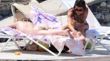 Tatil sezonunu açan Aslı Enver, Bodrum'da üstsüz güneşlendi