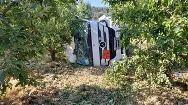 Bilecik'te meyve bahçesine devrilen tırın sürücüsü öldü