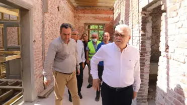 Burhaniye Belediyesi, Pazarbaşı Konağı'nı Restore Ediyor