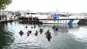 Engelliler Haliç'te tüplü dalış yaparak denizi temizledi
