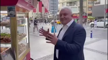 Tuncay Özkan'ın Tezgahtaki Pos Cihazını Sorduğu Simitçi: 'Artık, İnsanlar Nakit Gücü Azaldığı İçin Kredi Kartıyla Alışveriş Yapıyor'