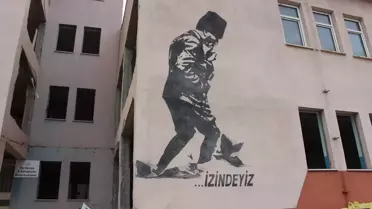Bilecik'te Kullanılmayan Okulun Sınıflarına Saman Balyaları Konuldu