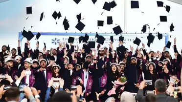 ETÜ'de mezuniyet coşkuyla kutlandı