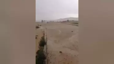 Ankara-Aksaray Yolu Heyelan Nedeniyle Trafiğe Kapandı, Sürücüler 2,5 Saat Yolun Açılmasını Bekledi