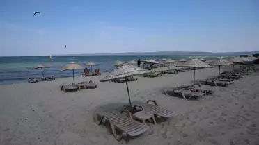 Çanakkale'deki Güzelyalı Halk Plajı'na mavi bayrak asıldı