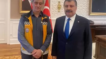 Sağlık Bakanı Fahrettin Koca, Bakanlık Önünde Eylem Yapan Ambulans Şoförü ile Görüştü