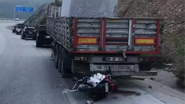 Muğla'da park halindeki tırın dorsesine çarpan motosikletin sürücüsü öldü