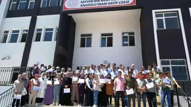 Samsat'ta öğretmenler başarı belgeleri, öğrenciler karnelerini aldı