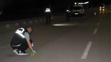 Son dakika haber... Seyir halindeki otomobile silahlı saldırı: 2 yaralı