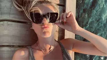 Aslı Enver, siyah bikinisiyle iskeleye uzanarak poz verdi!