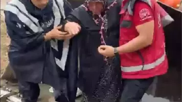 İnebolu'da çay taştı, köprüler çöktü; 'Üst katlara çıkın' uyarısı yapıldı (3)