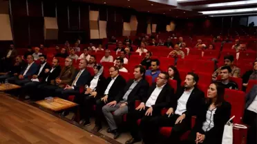 İnegöl'de 'Ekonomi ve Dış Politikada Neler Oluyor' semineri