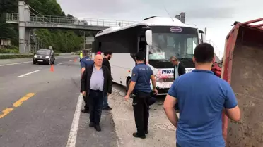 Son dakika haberleri: Rize'de tur otobüsü kamyonete çarptı: 1 ağır yaralı