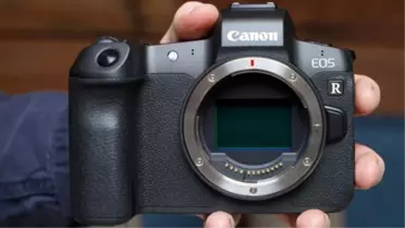 Canon'un amiral gemisi aynasız kamera modeli için kötü haber!